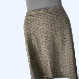 Leota Ivory A-Line Knee-Length Skirt M